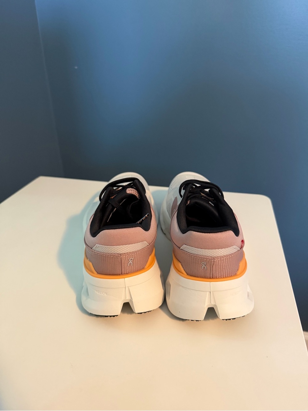 On Running Women's Cloudrunner 2 WIDE size 8 - Picture 4 of 6
